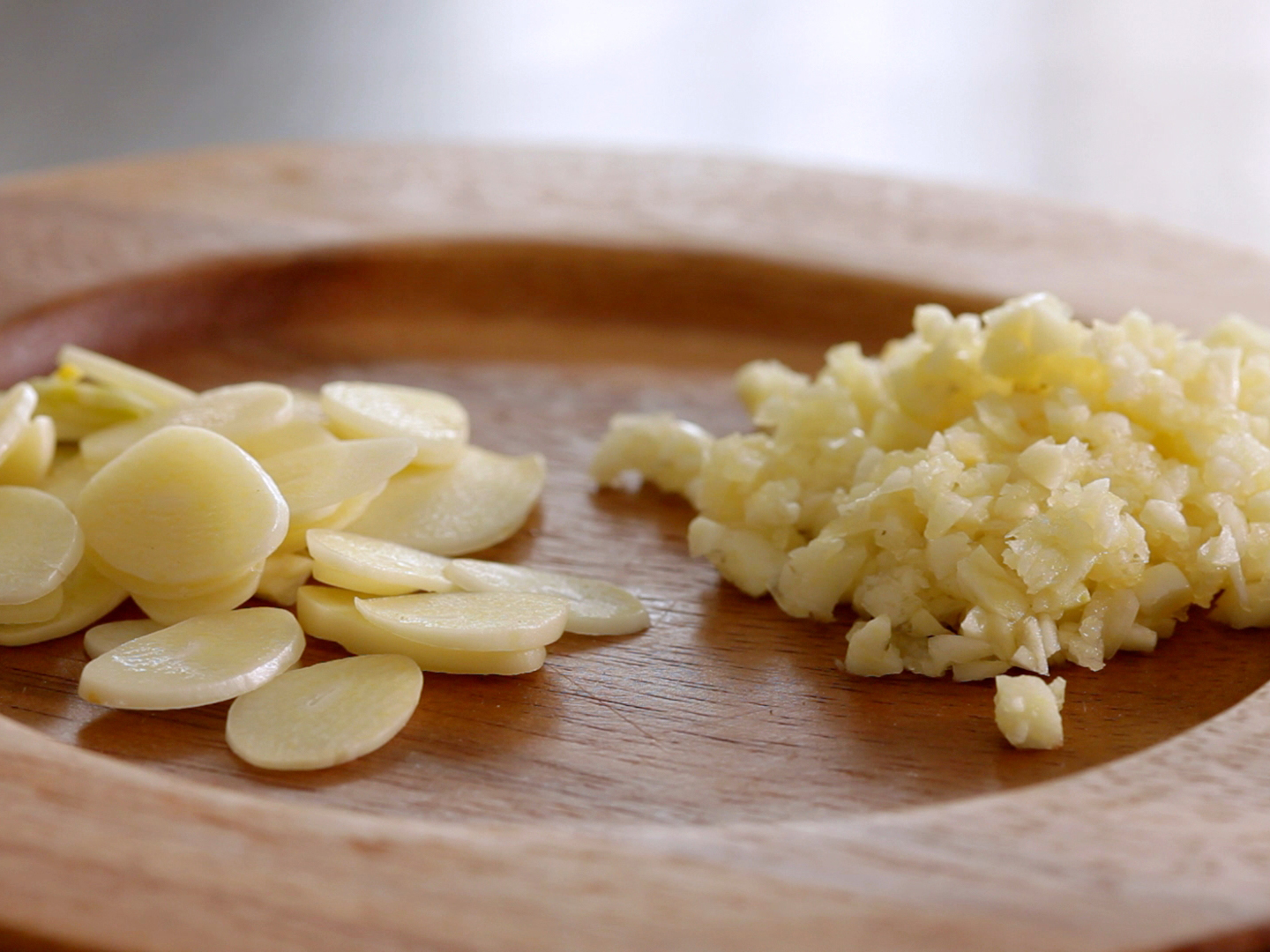 Best-Way-to-Mince-Garlic